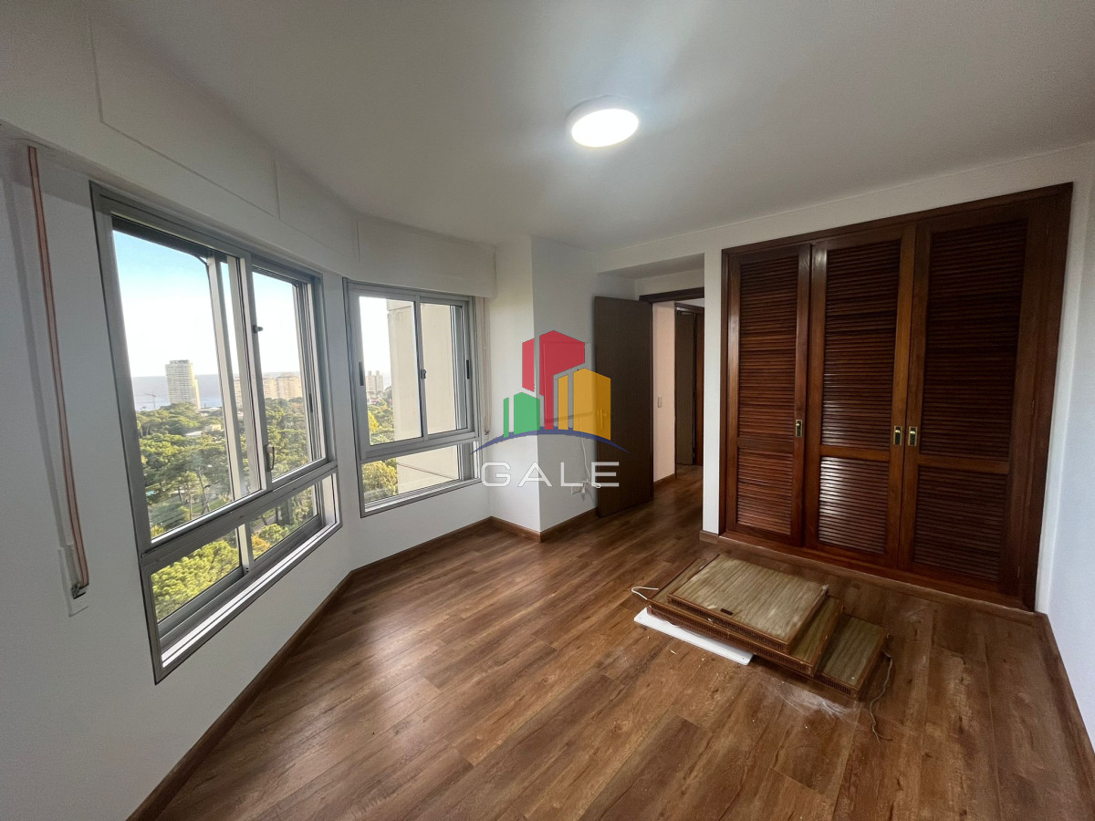 Apartamento ID.2223 - Apartamento en Venta de 3 dormitorios en Av. Roosevelt , Punta del este 