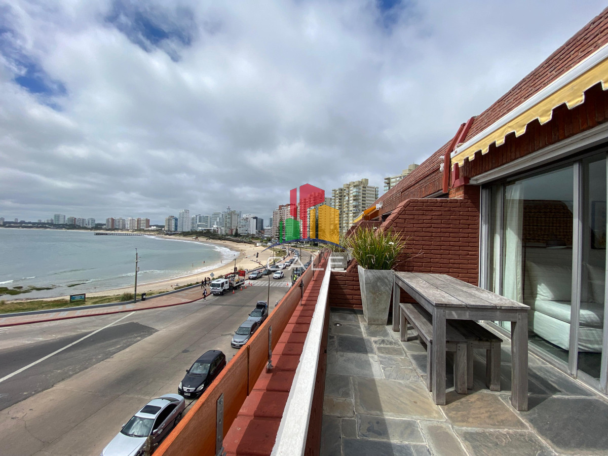 Apartamento ID.4380 - Vende apartamento con vista al mar de 3 dormitorios, Punta del Este