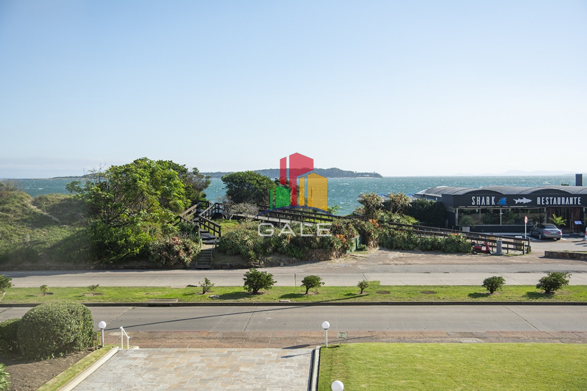 Apartamento ID.2482 - Hermoso Departamento de 3 dormitorios en venta frente al mar. 