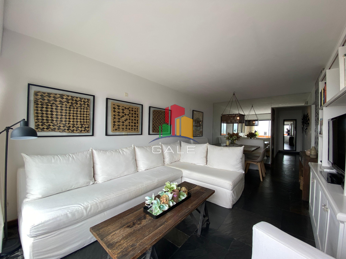 Apartamento ID.4380 - Vende apartamento con vista al mar de 3 dormitorios, Punta del Este