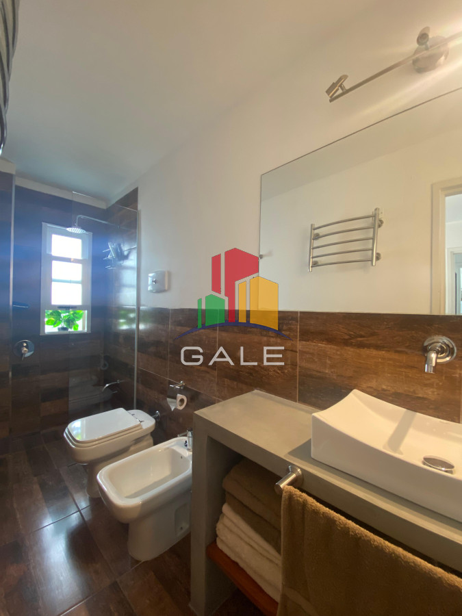 Apartamento ID.4380 - Vende apartamento con vista al mar de 3 dormitorios, Punta del Este