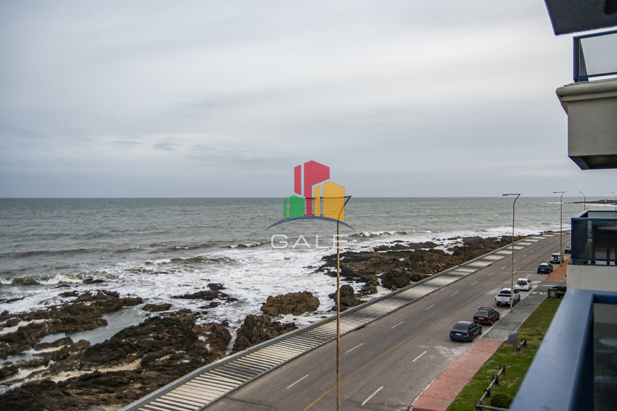Apartamento ID.1485 - Ph con parrillero propio y 3 dormitorios en venta, frente al mar
