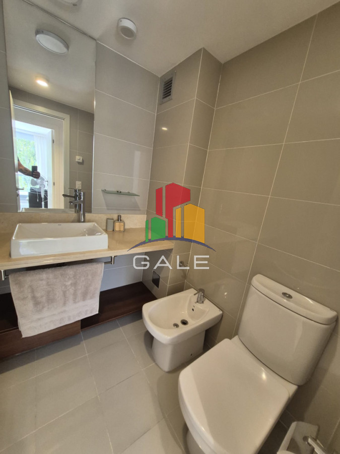 Apartamento ID.4700 - Apartamento en Venta de 2 dormitorios en Punta del Este Sobre Roosevelt