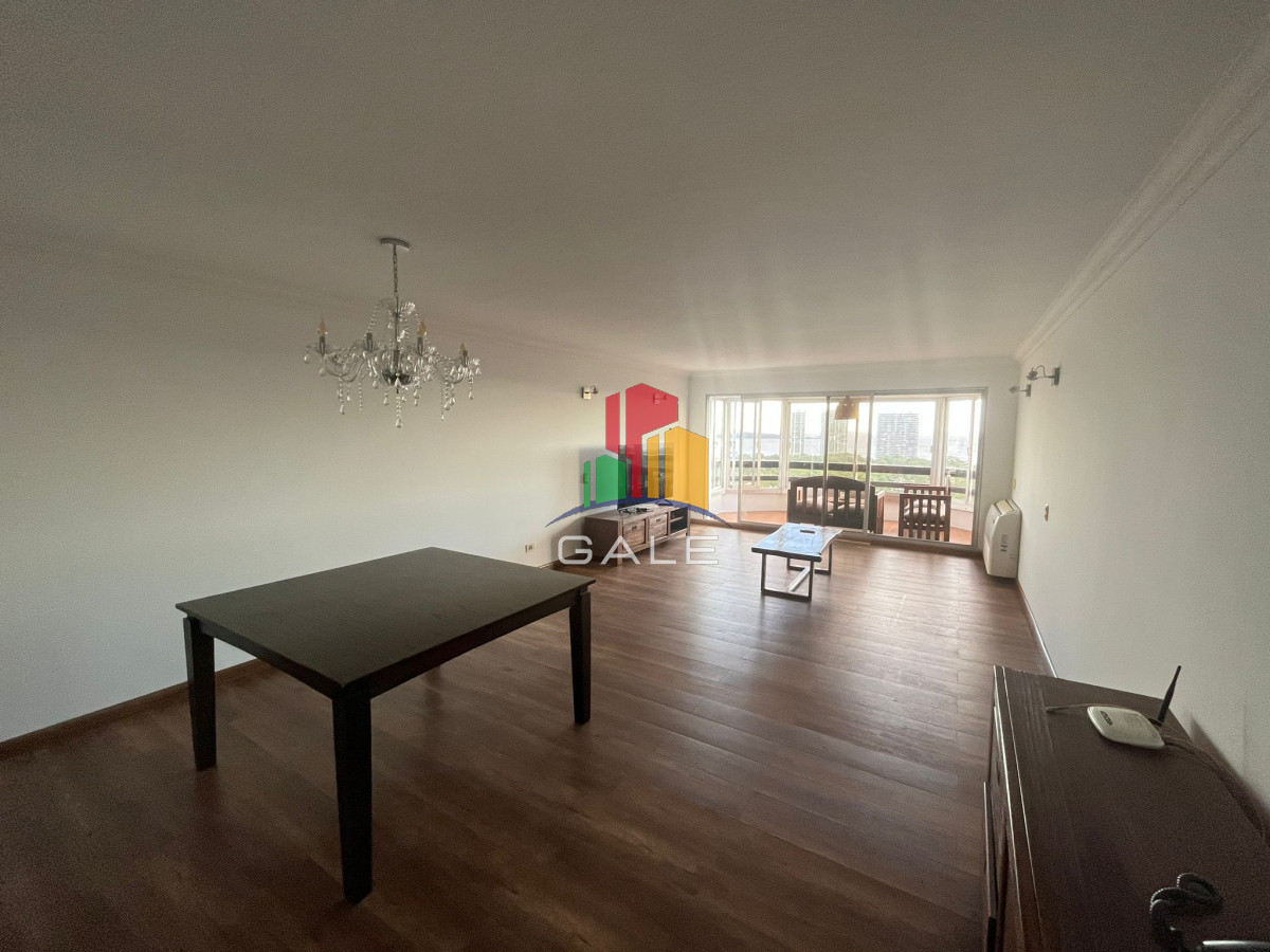 Apartamento ID.2223 - Apartamento en Venta de 3 dormitorios en Av. Roosevelt , Punta del este 