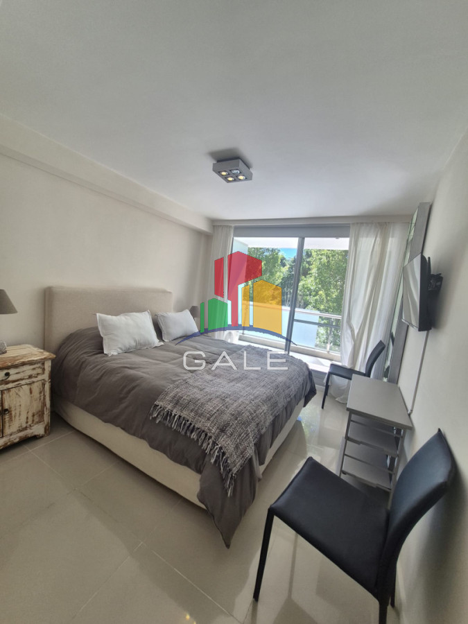Apartamento ID.4700 - Apartamento en Venta de 2 dormitorios en Punta del Este Sobre Roosevelt