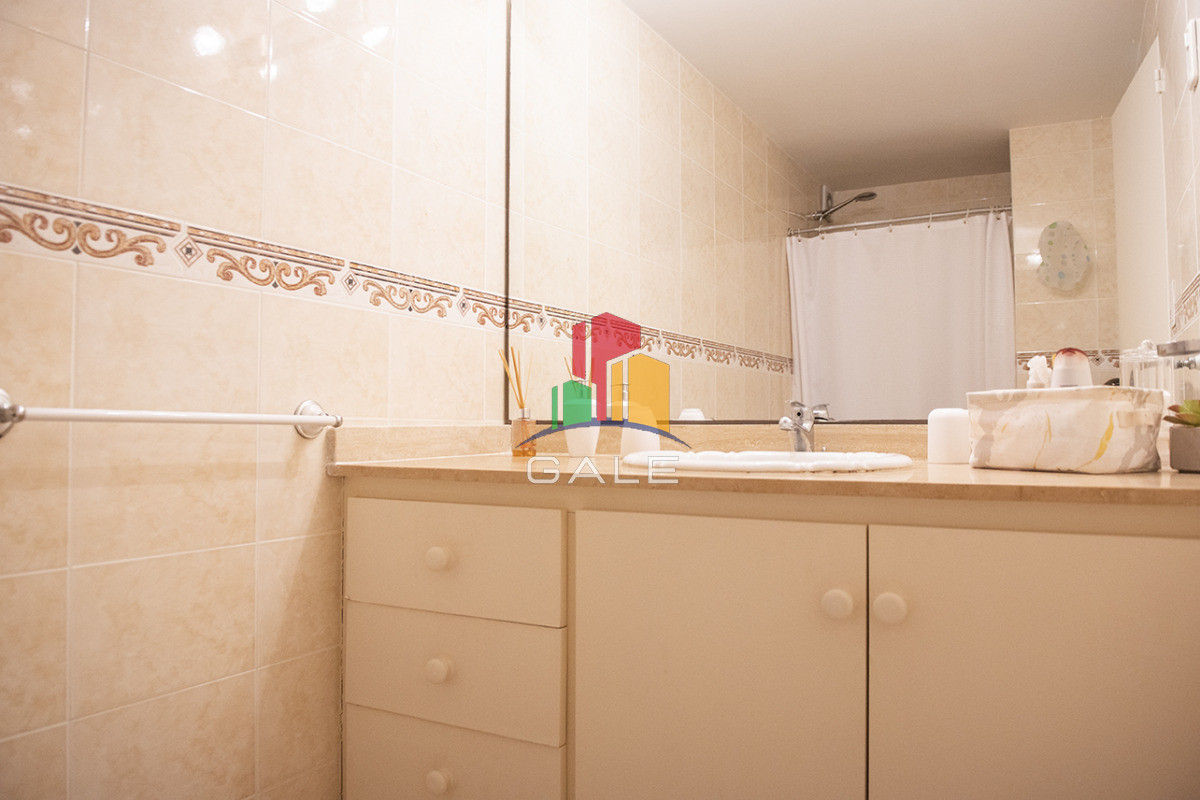 Apartamento ID.4749 - Departamento de 1 dormitorio y medio en venta en Peninsula, vista al mar. 