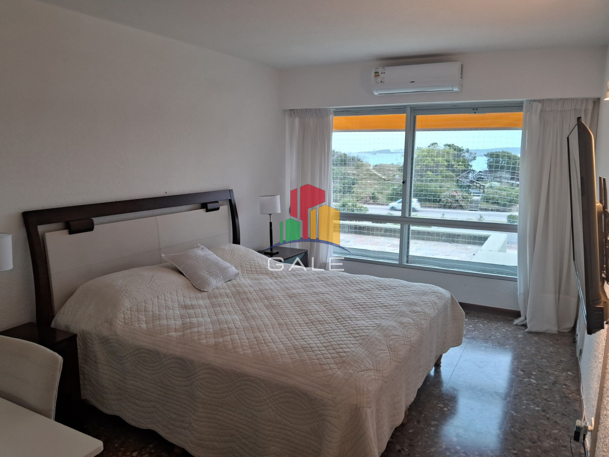 Apartamento ID.2482 - Hermoso Departamento de 3 dormitorios en venta frente al mar. 
