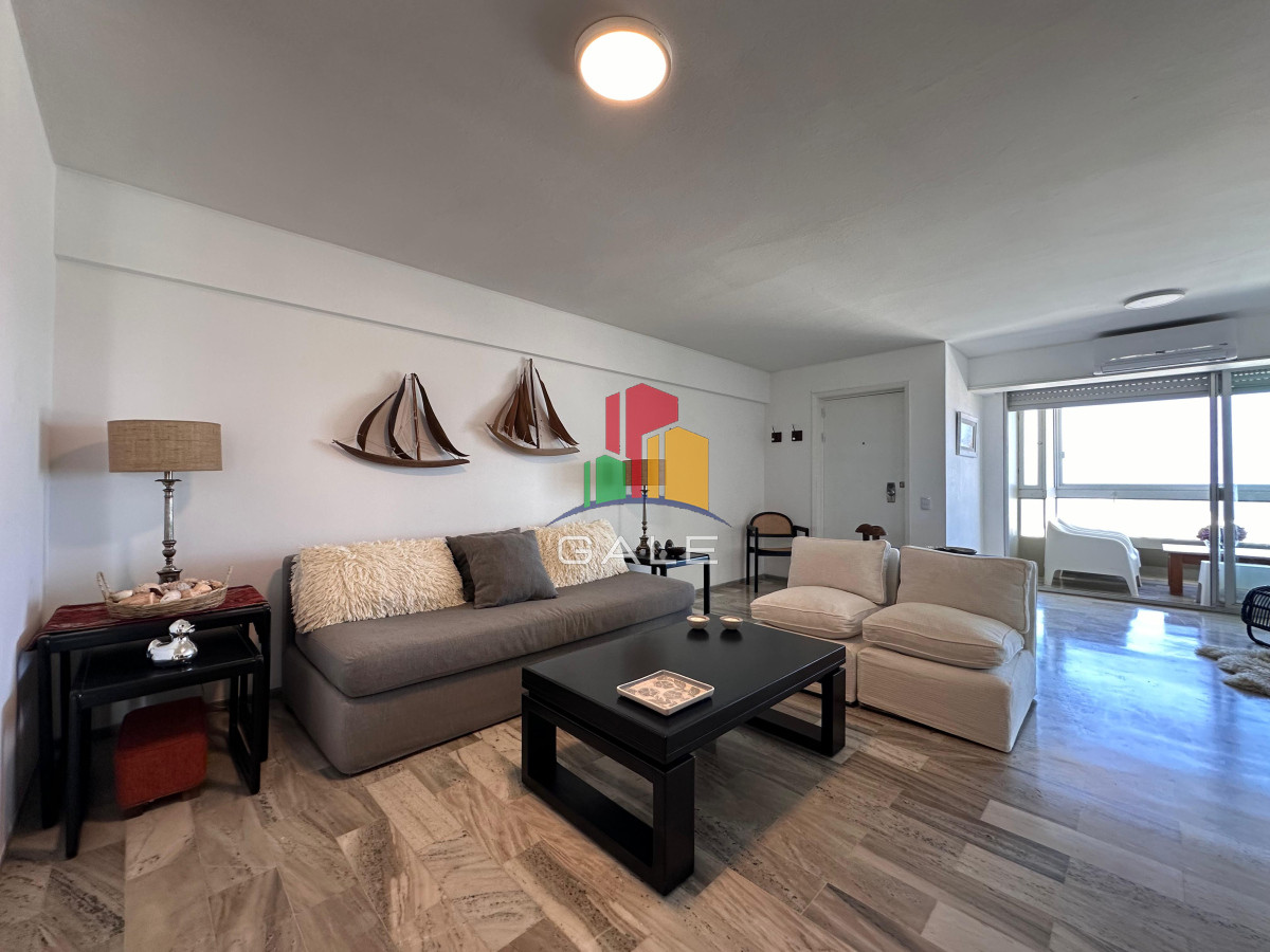 Apartamento de 3 dormitorios en Peninsula, Punta del Este con vista al mar - GAL4214A