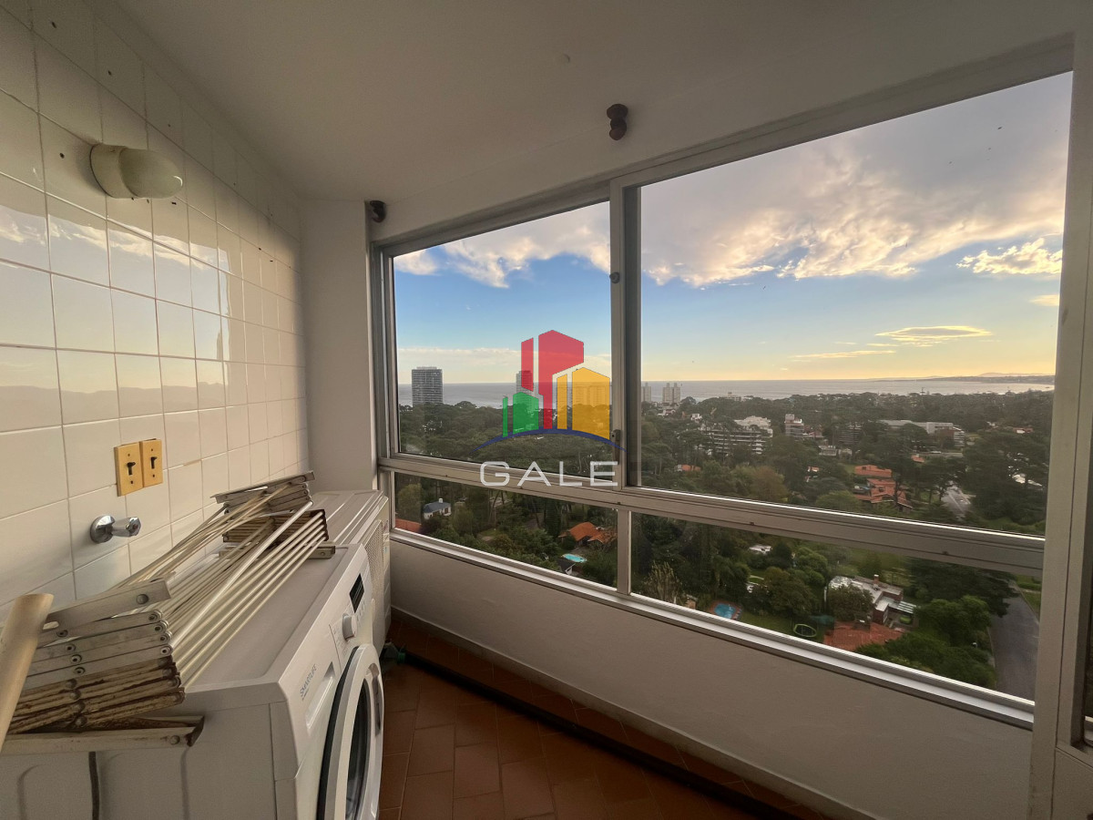 Apartamento ID.2223 - Apartamento en Venta de 3 dormitorios en Av. Roosevelt , Punta del este 