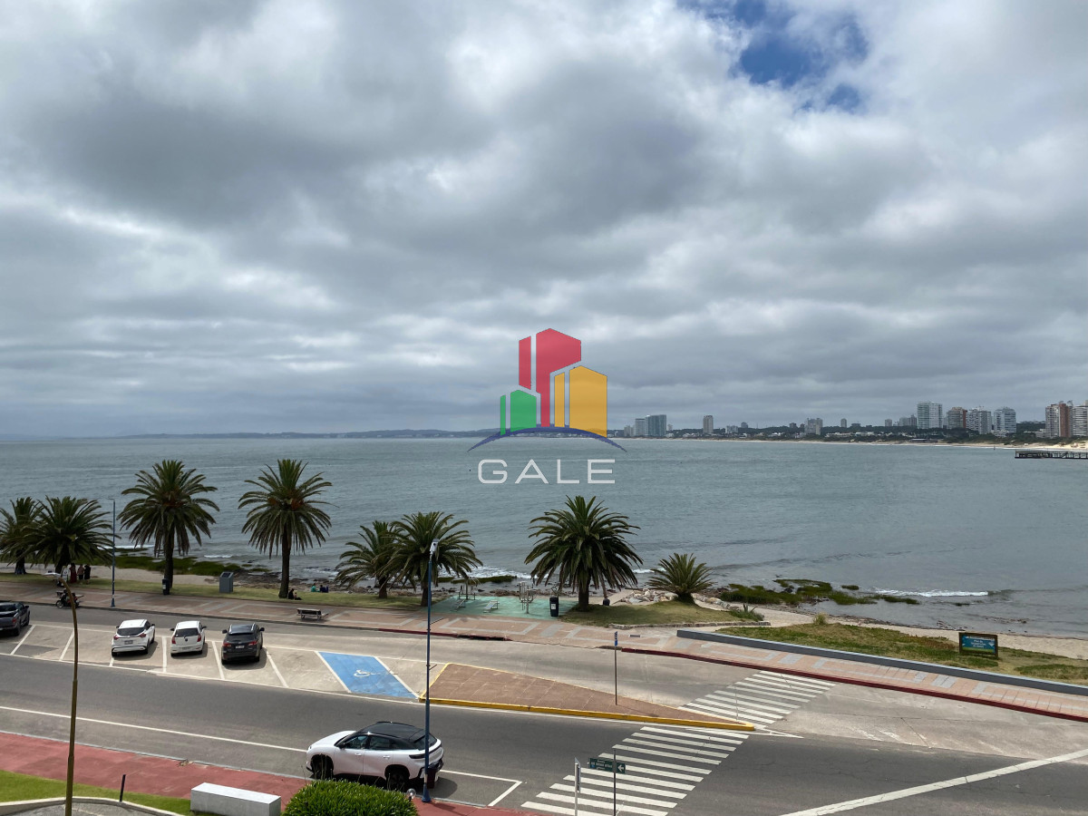 Apartamento ID.4380 - Vende apartamento con vista al mar de 3 dormitorios, Punta del Este