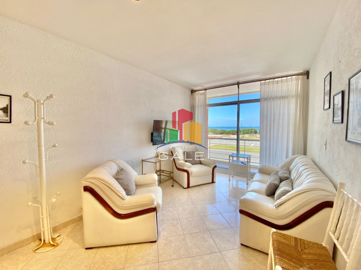 Apartamento ID.4589 - Apartamento de 2 dormitorio y medio en Primera lineal de Playa brava , Punta del este 