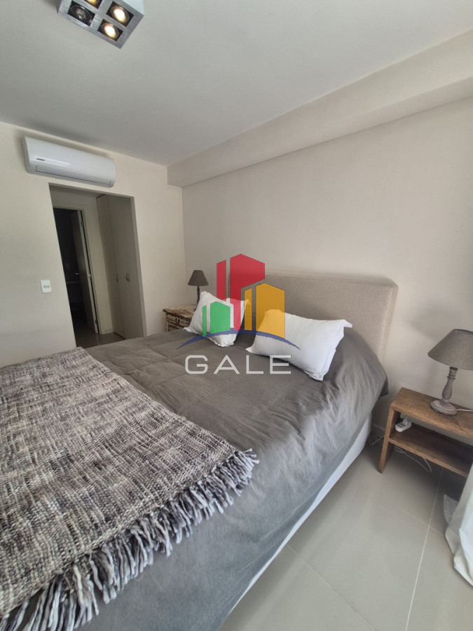 Apartamento ID.4700 - Apartamento en Venta de 2 dormitorios en Punta del Este Sobre Roosevelt