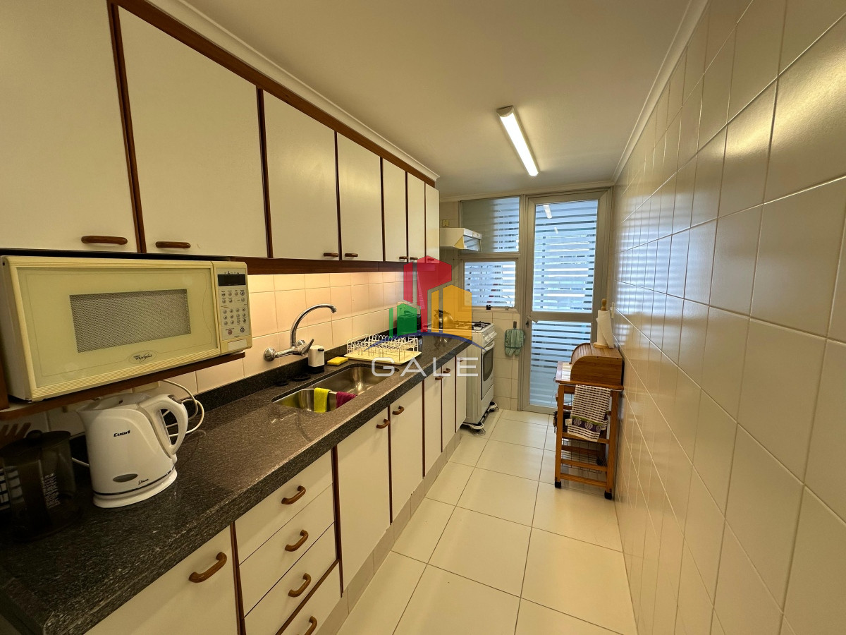 Apartamento ID.4947 - Apartamento de 2 dormitorios y medio en Playa Brava , Punta del este 