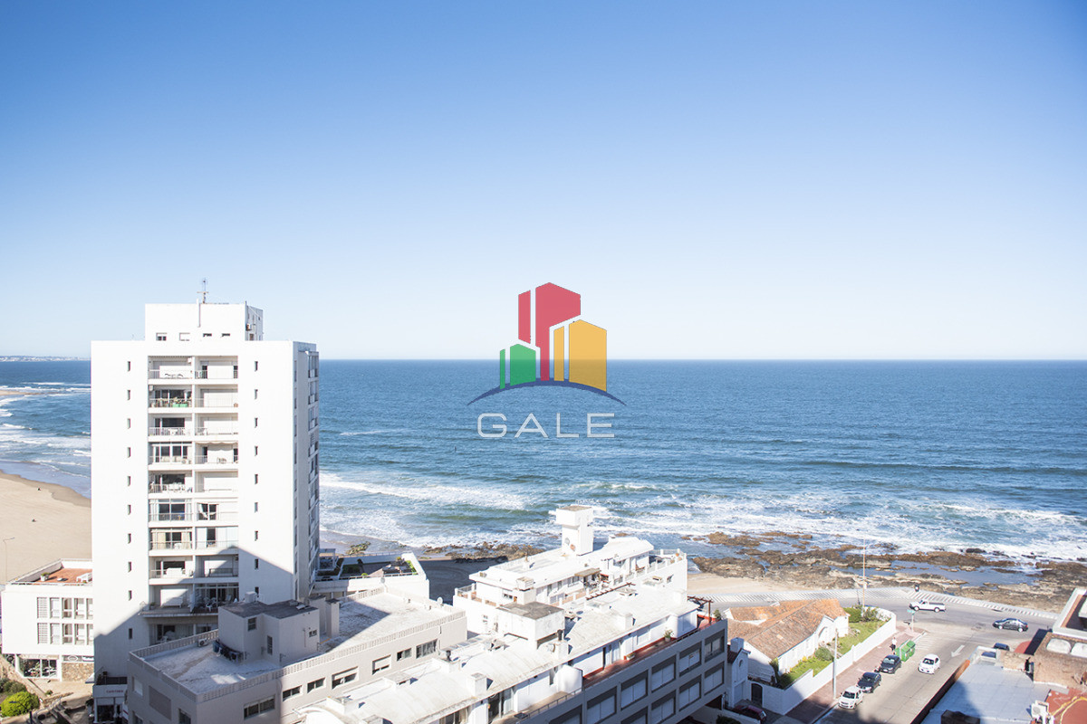 Apartamento ID.4749 - Departamento de 1 dormitorio y medio en venta en Peninsula, vista al mar. 
