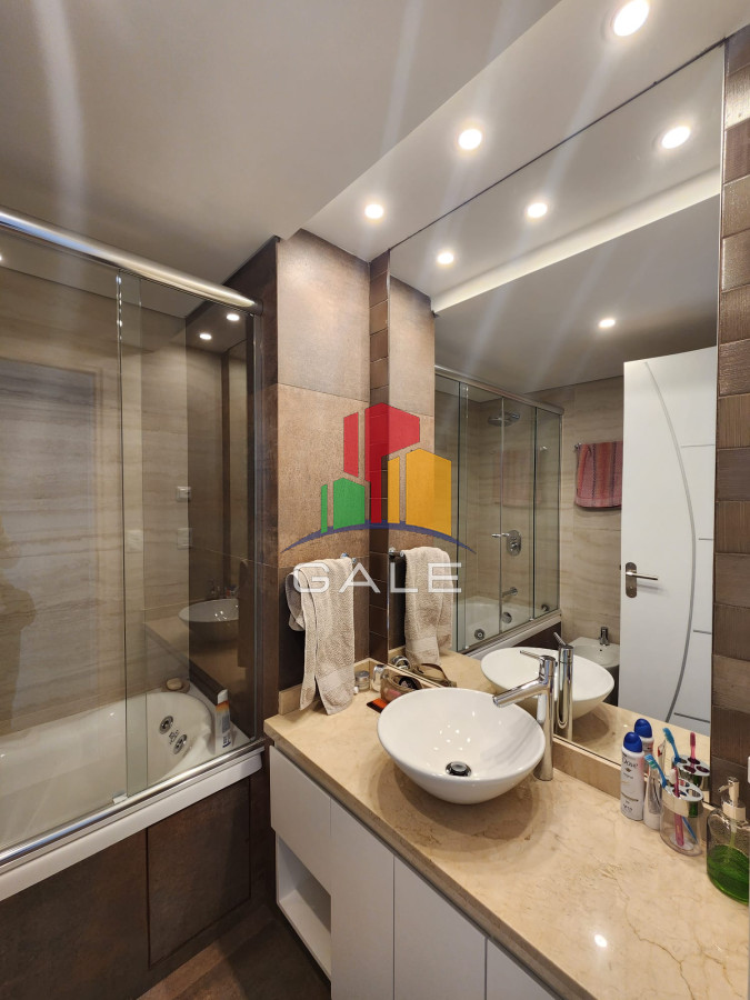 Apartamento ID.4074 - EDIFICIO MIAMI BOULEVARD II, UNIDAD LATERAL EN VENTA, 2 DORMITORIOS, PLAYA MANSA, PARRILLERO EN BALCÒN