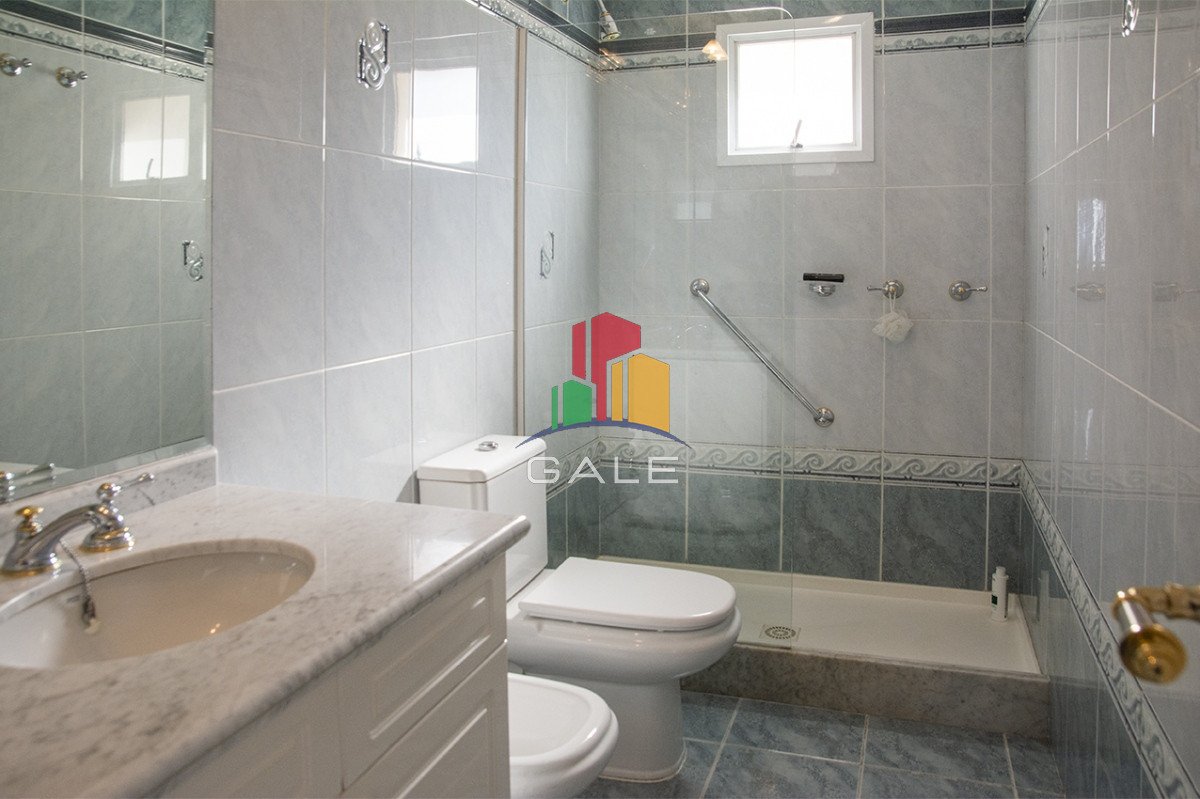 Apartamento ID.4466 - Departamento de 3 dormitorios en venta frente a Playa Mansa, Coral Tower
