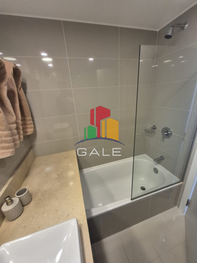 Apartamento ID.4700 - Apartamento en Venta de 2 dormitorios en Punta del Este Sobre Roosevelt