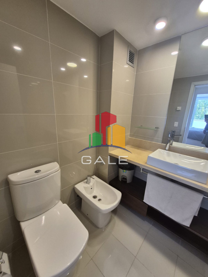 Apartamento ID.4700 - Apartamento en Venta de 2 dormitorios en Punta del Este Sobre Roosevelt