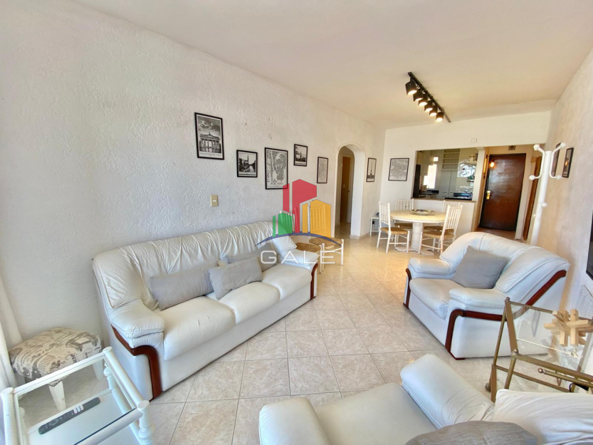 Apartamento ID.4589 - Apartamento de 2 dormitorio y medio en Primera lineal de Playa brava , Punta del este 