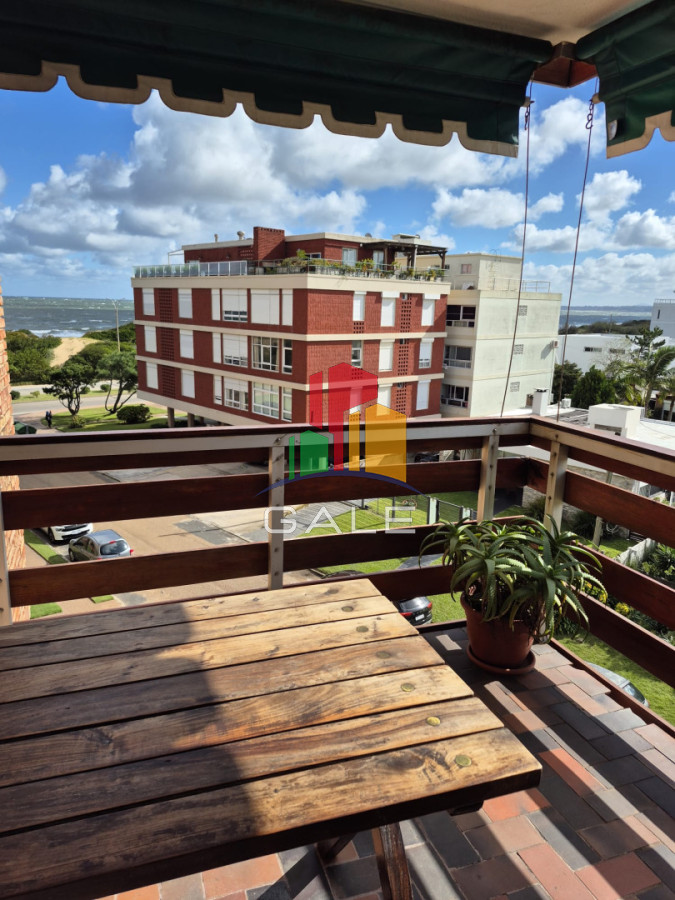 Apartamento ID.4942 - Apartamento en venta 2 dormitorios en Punta del Este. Primera línea mansa