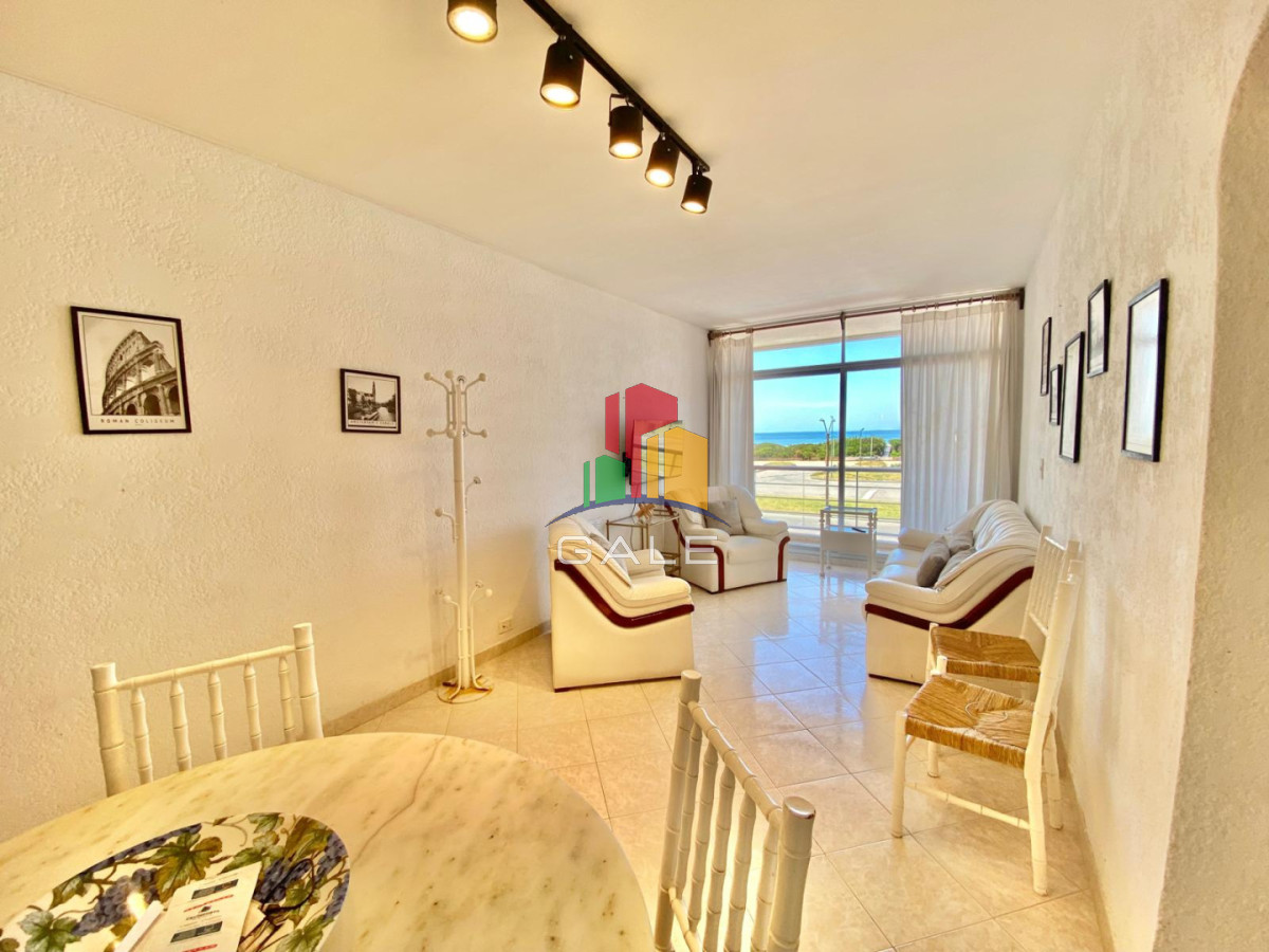 Apartamento ID.4589 - Apartamento de 2 dormitorio y medio en Primera lineal de Playa brava , Punta del este 