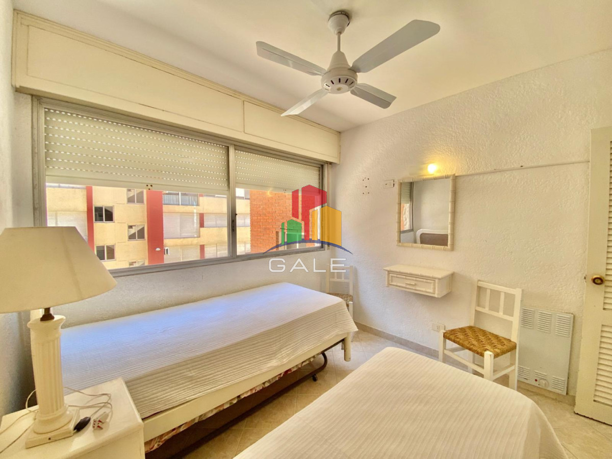 Apartamento ID.4589 - Apartamento de 2 dormitorio y medio en Primera lineal de Playa brava , Punta del este 