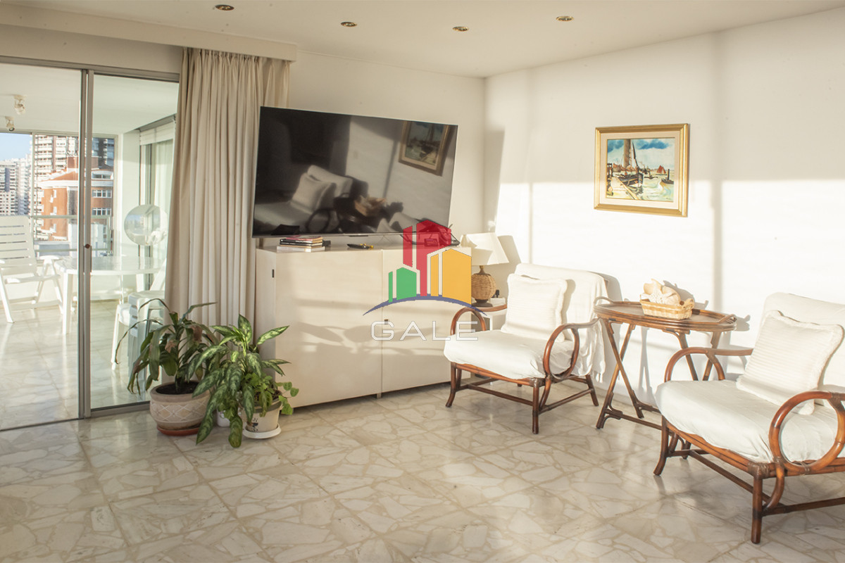 Apartamento ID.4375 - Vende departamento de 3 dormitorios con vista al Puerto, Punta del Este