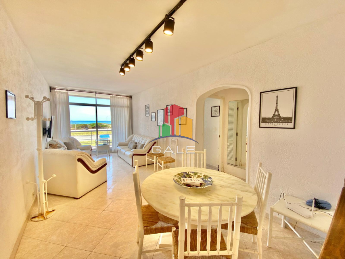 Apartamento ID.4589 - Apartamento de 2 dormitorio y medio en Primera lineal de Playa brava , Punta del este 
