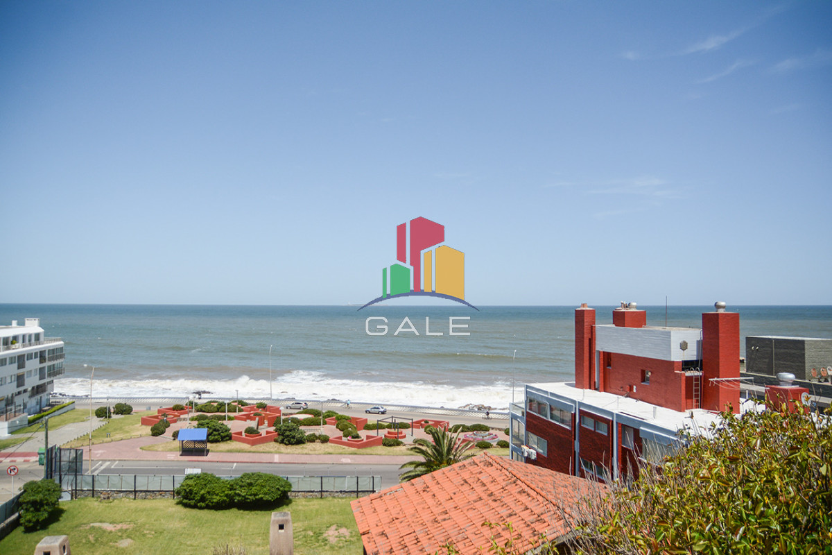 Apartamento ID.4281 - Departamento de 3 dormitorios con terraza  con parrillero en venta, Peninsula, Punta del Este