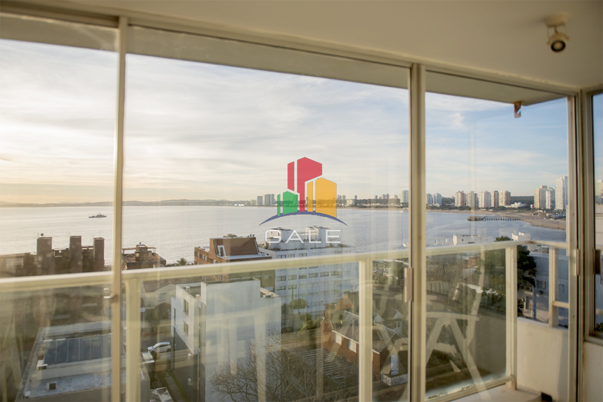 Apartamento ID.4375 - Vende departamento de 3 dormitorios con vista al Puerto, Punta del Este