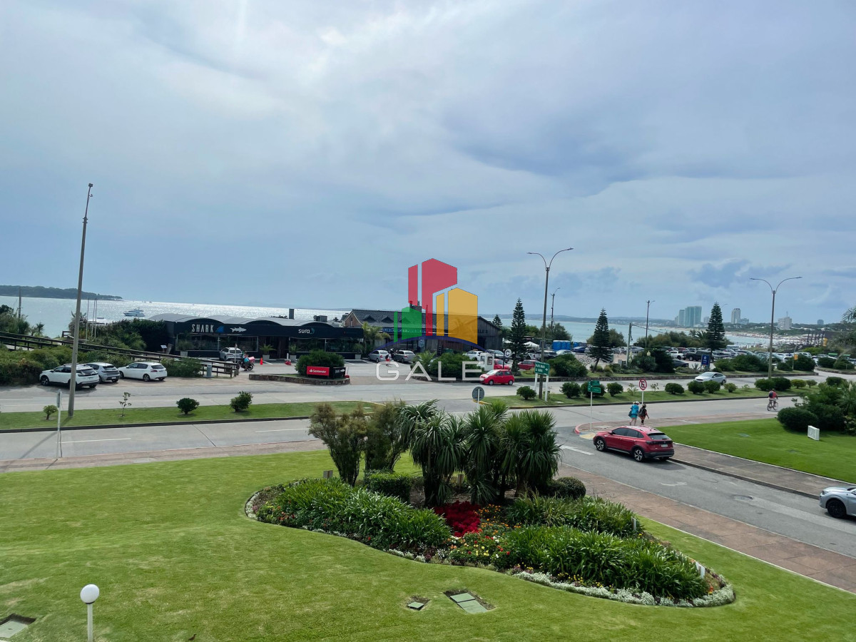 Apartamento ID.2482 - Hermoso Departamento de 3 dormitorios en venta frente al mar. 