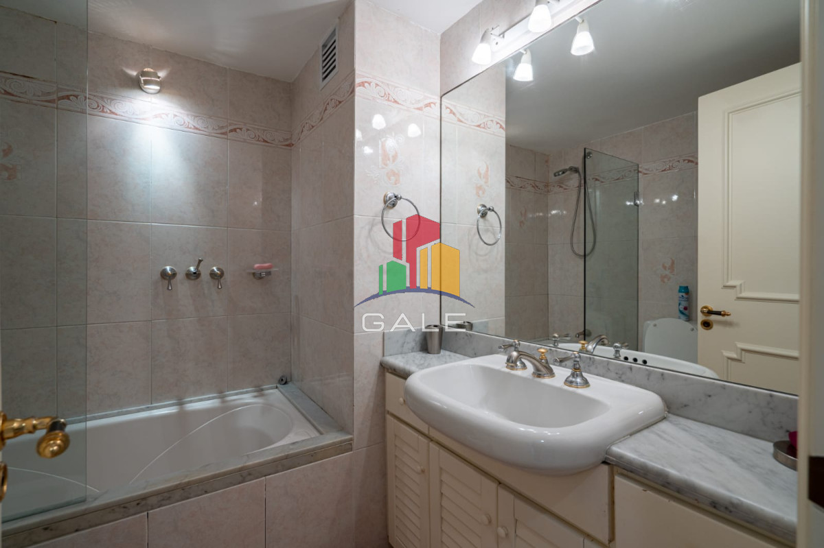 Apartamento ID.4470 - Beverly Tower Punta Del Este, Maldonado Uruguay, Apartamento de 3 dormitorios en venta en torre de Jerarquia.