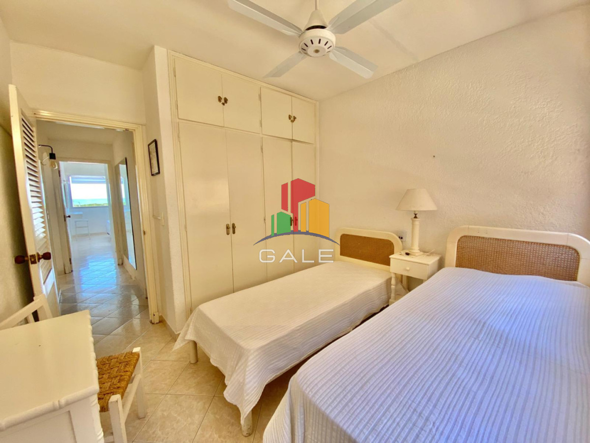 Apartamento ID.4589 - Apartamento de 2 dormitorio y medio en Primera lineal de Playa brava , Punta del este 