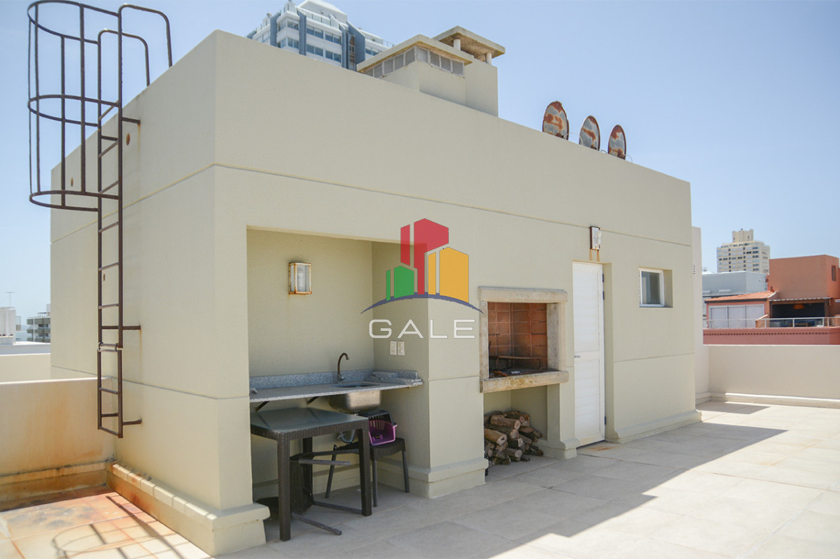 Apartamento ID.4281 - Departamento de 3 dormitorios con terraza  con parrillero en venta, Peninsula, Punta del Este