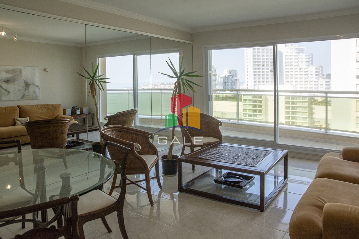 Apartamento ID.4466 - Departamento de 3 dormitorios en venta frente a Playa Mansa, Coral Tower