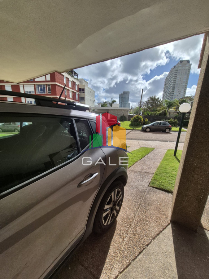 Apartamento ID.4942 - Apartamento en venta 2 dormitorios en Punta del Este. Primera línea mansa