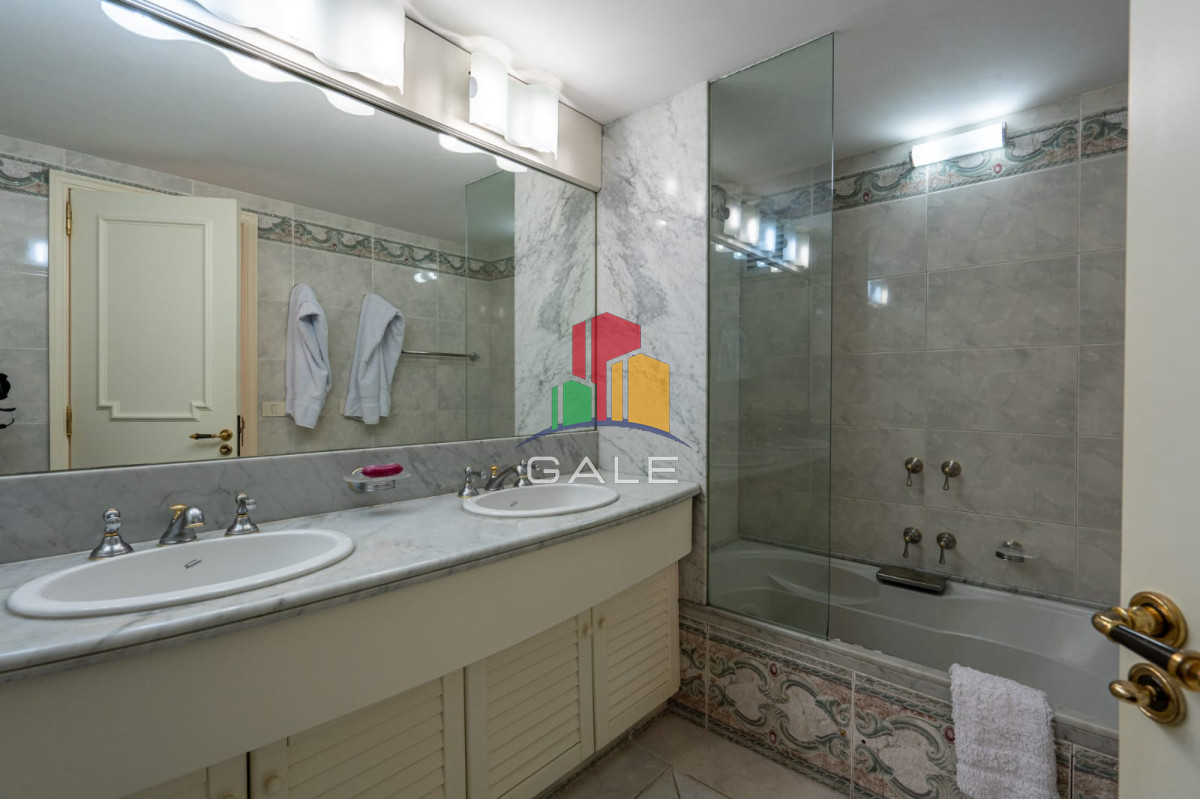 Apartamento ID.4470 - Beverly Tower Punta Del Este, Maldonado Uruguay, Apartamento de 3 dormitorios en venta en torre de Jerarquia.
