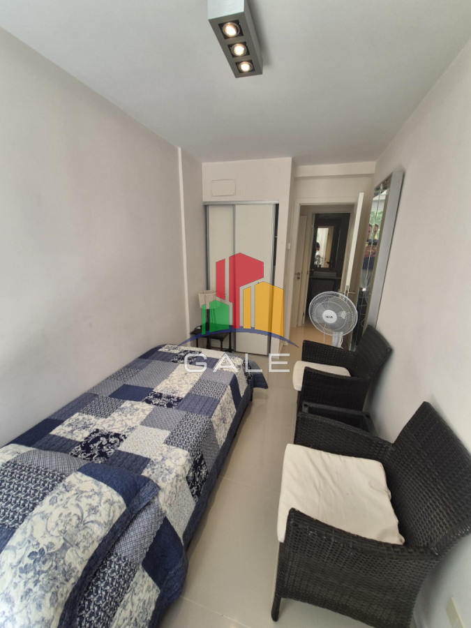 Apartamento ID.4700 - Apartamento en Venta de 2 dormitorios en Punta del Este Sobre Roosevelt