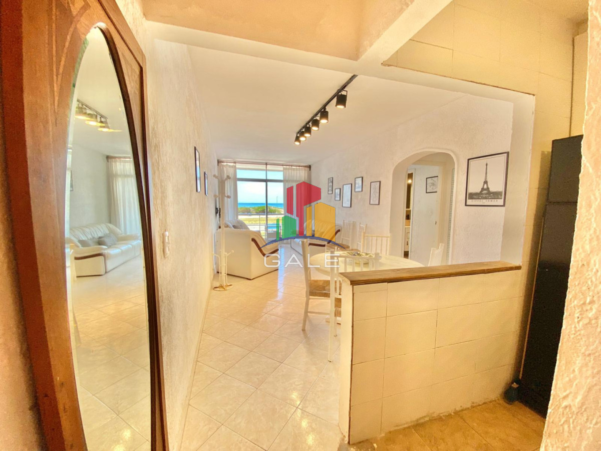 Apartamento ID.4589 - Apartamento de 2 dormitorio y medio en Primera lineal de Playa brava , Punta del este 