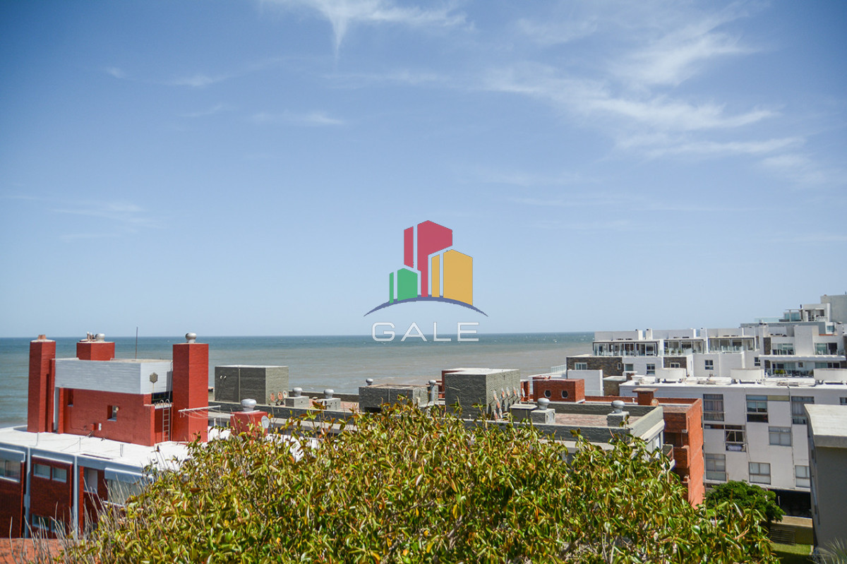 Apartamento ID.4281 - Departamento de 3 dormitorios con terraza  con parrillero en venta, Peninsula, Punta del Este