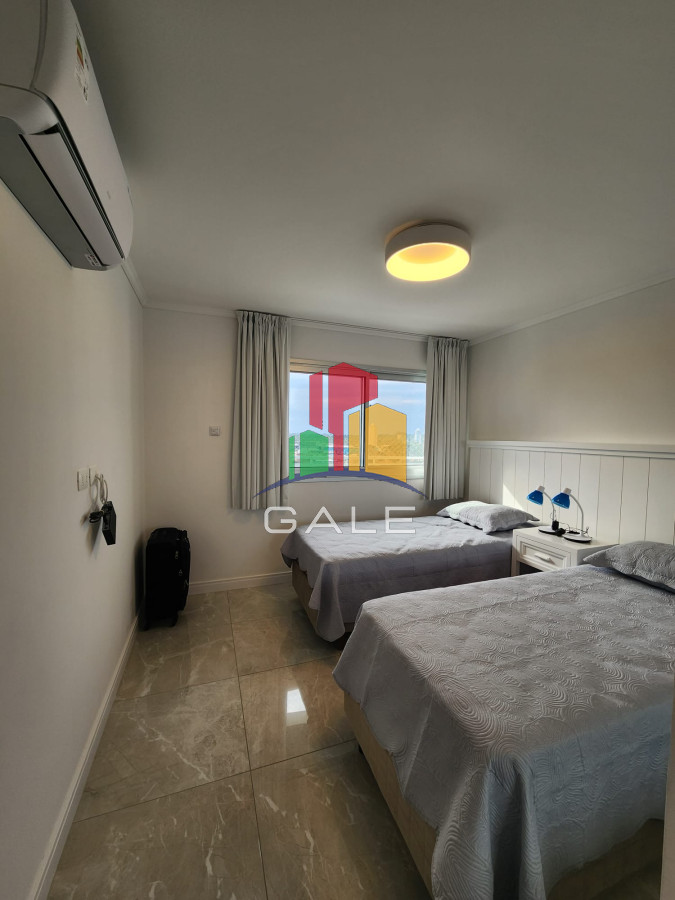 Apartamento ID.4074 - EDIFICIO MIAMI BOULEVARD II, UNIDAD LATERAL EN VENTA, 2 DORMITORIOS, PLAYA MANSA, PARRILLERO EN BALCÒN