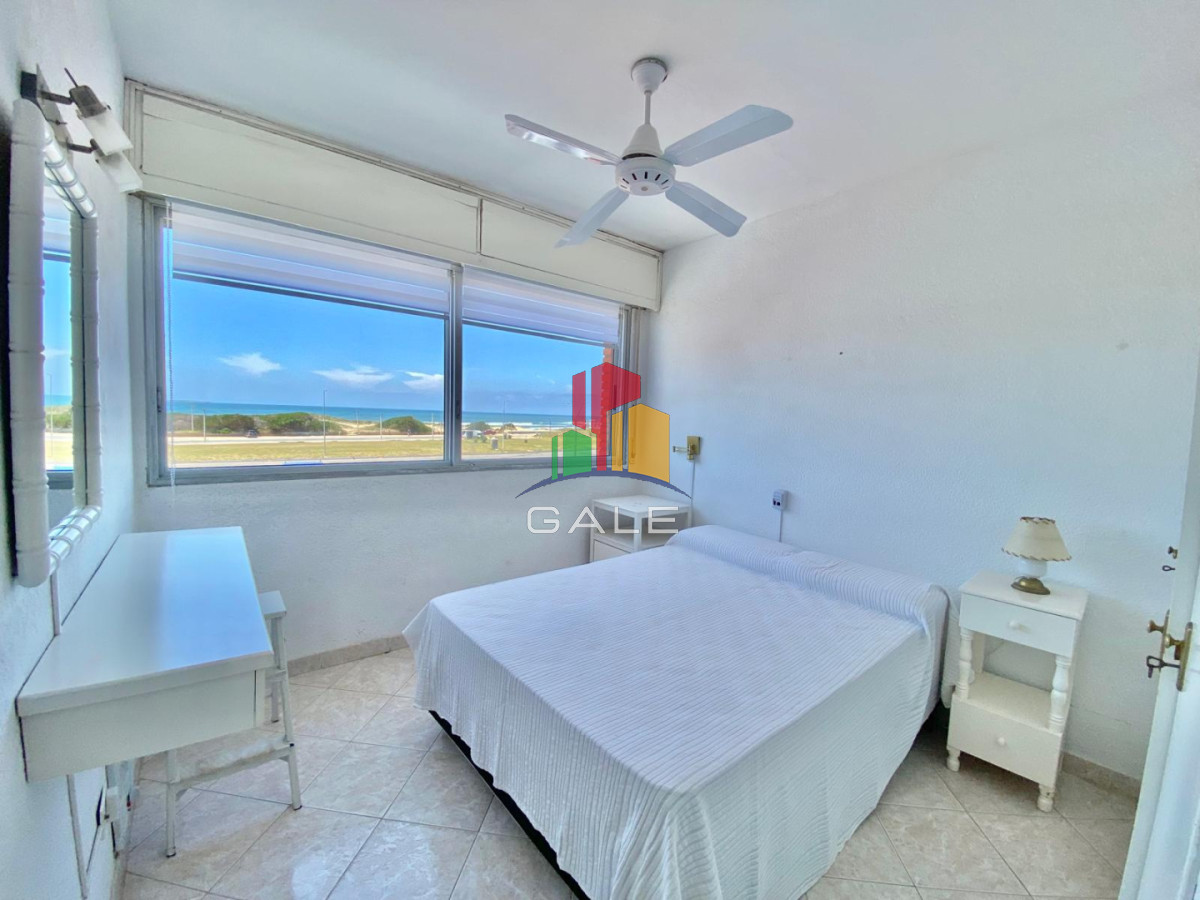 Apartamento ID.4589 - Apartamento de 2 dormitorio y medio en Primera lineal de Playa brava , Punta del este 