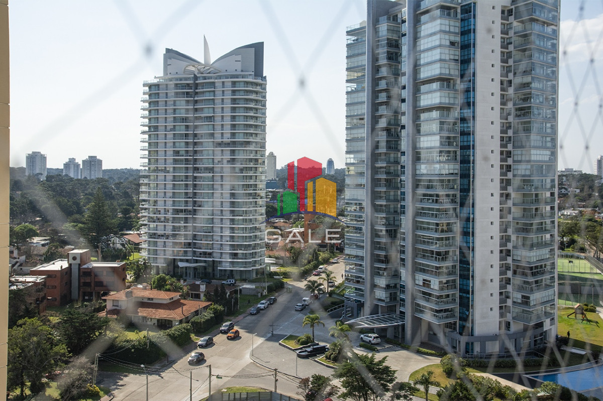 Apartamento ID.4466 - Departamento de 3 dormitorios en venta frente a Playa Mansa, Coral Tower