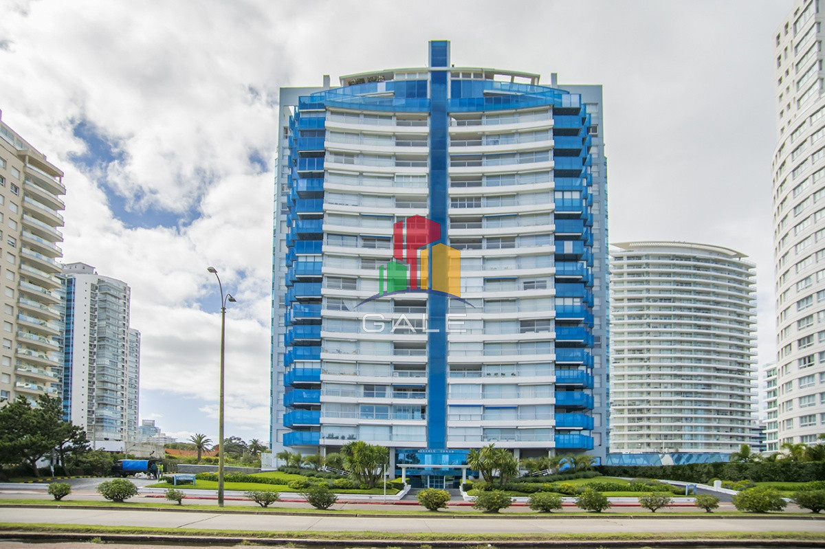 Apartamento ID.4470 - Beverly Tower Punta Del Este, Maldonado Uruguay, Apartamento de 3 dormitorios en venta en torre de Jerarquia.