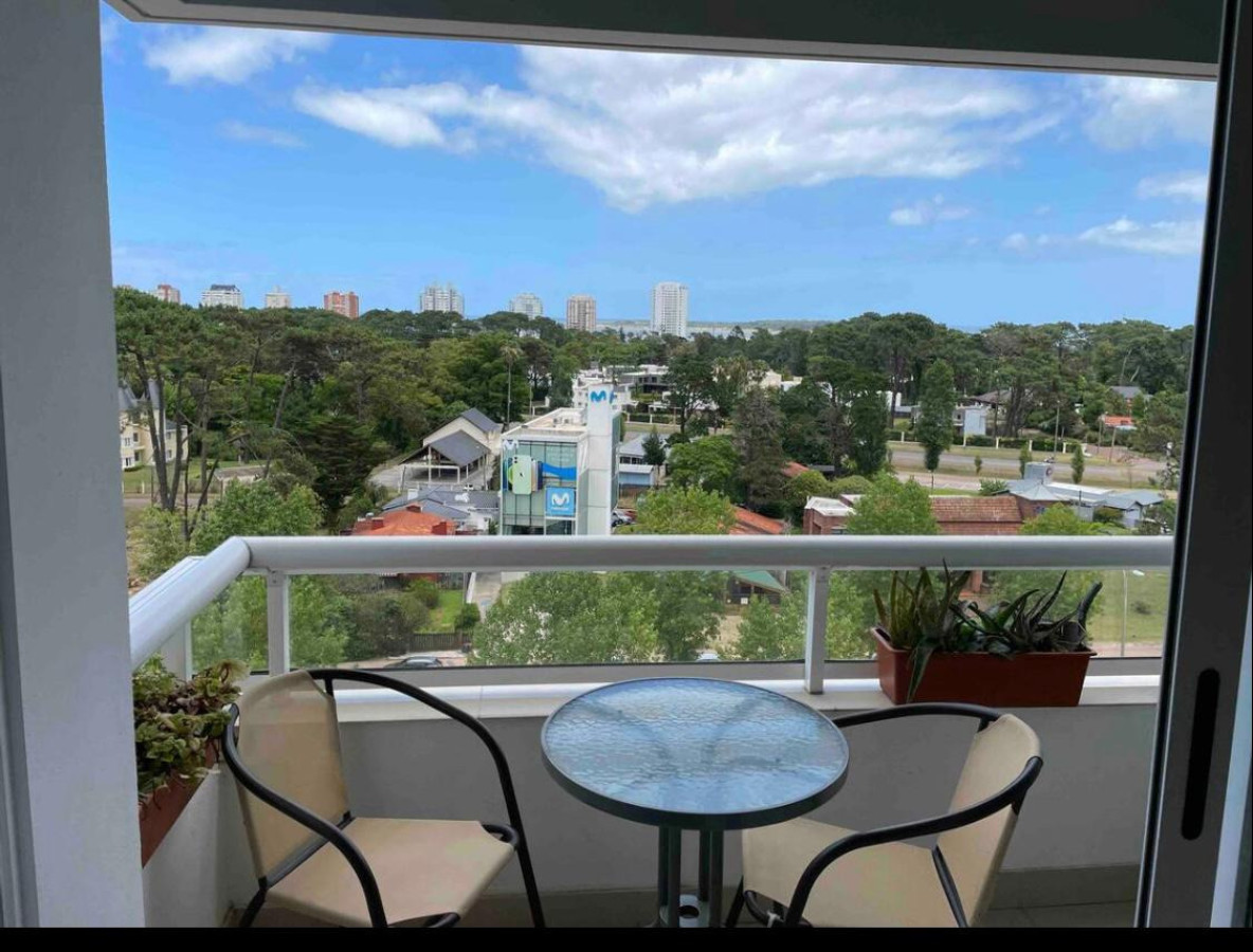 En venta apartamento de 2 dormitorios en Jardines de la Sierra, en Punta del Este