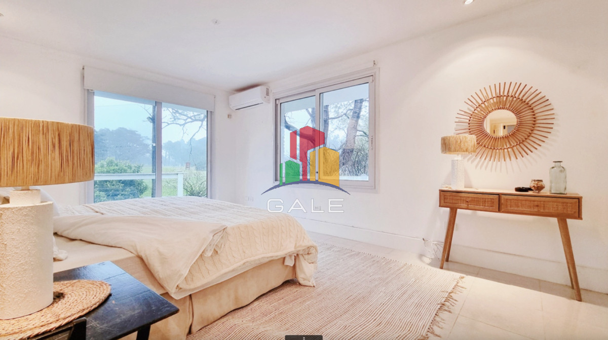 Casa ID.4728 - En venta espectacular casa de 5 dormitorios en Golf, Punta del Este