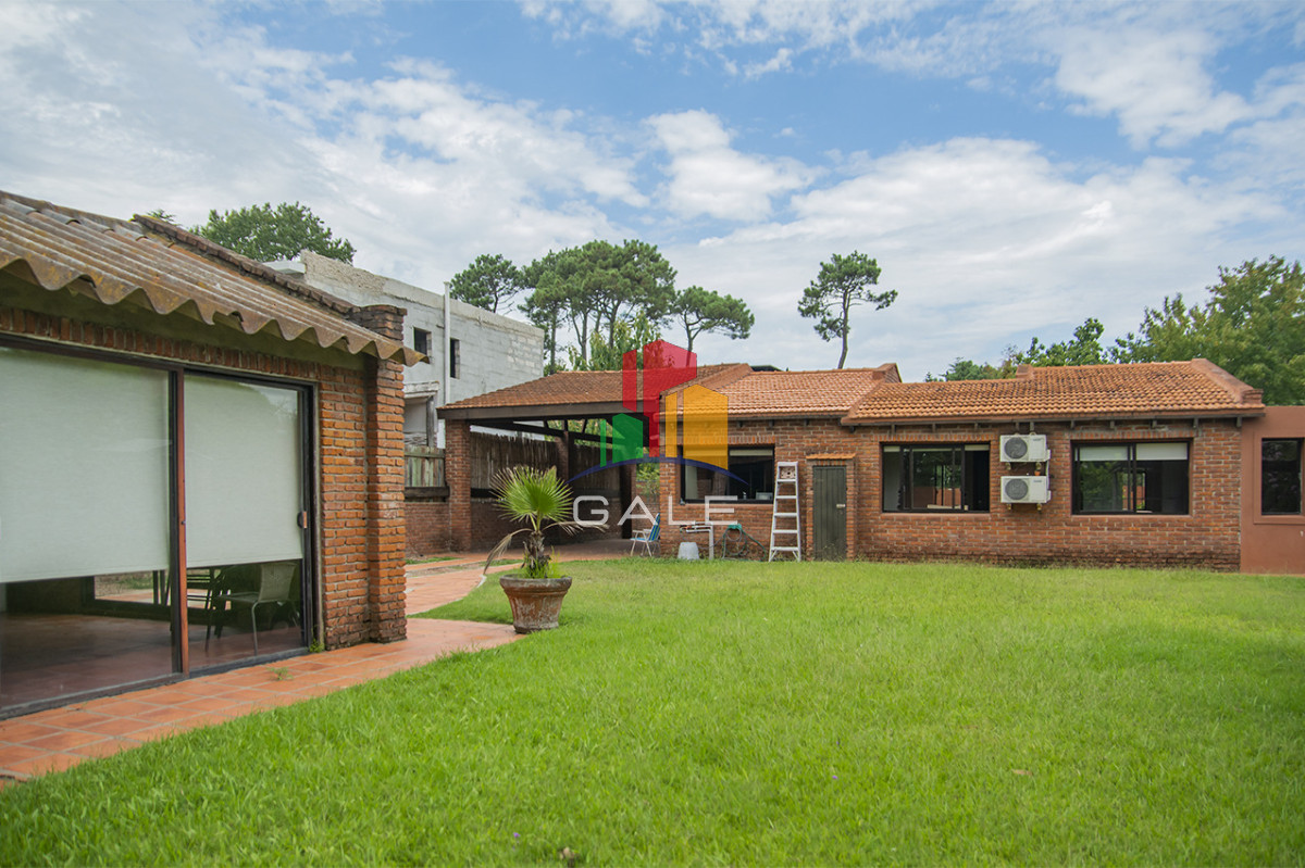 Casa ID.4564 - En venta casa de 3 Dormitorios en Jardines de Córdoba con Barbacoa 