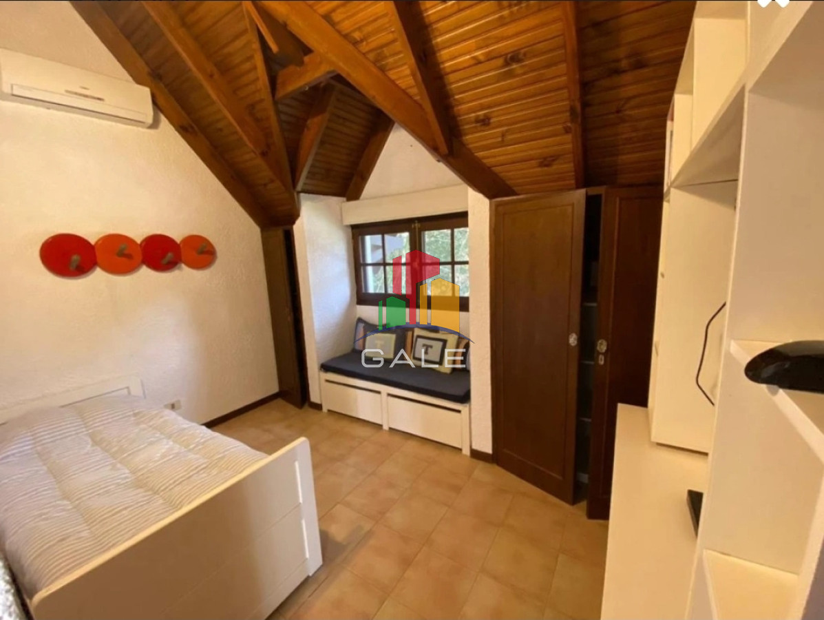 Casa ID.4734 - En venta casa de 5 dormitorios, con piscina, parrillero y jardin en Lugano,Punta del Este