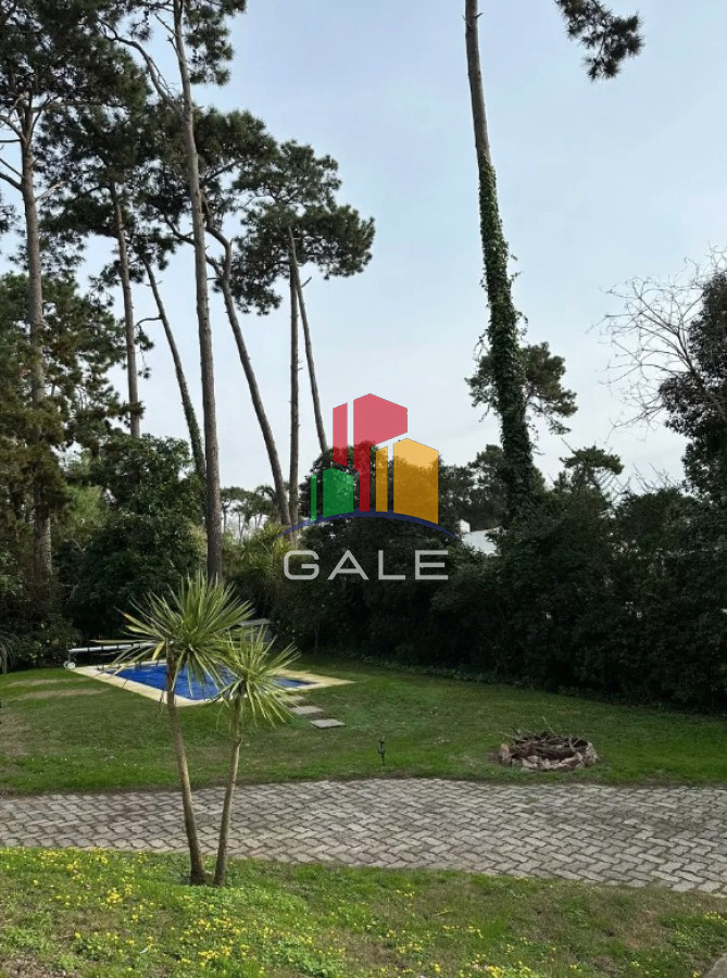 Casa ID.3961 - Vende espectacular casa en Lugano de 3 dormitorios, con piscina y parrillero.