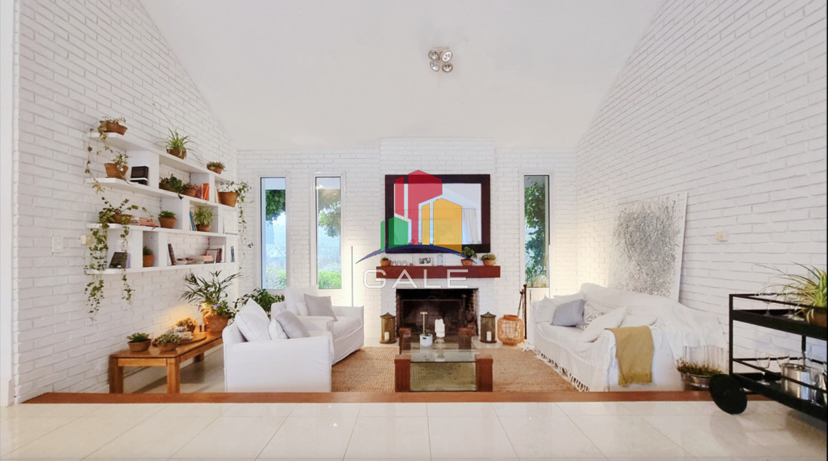 Casa ID.4728 - En venta espectacular casa de 5 dormitorios en Golf, Punta del Este